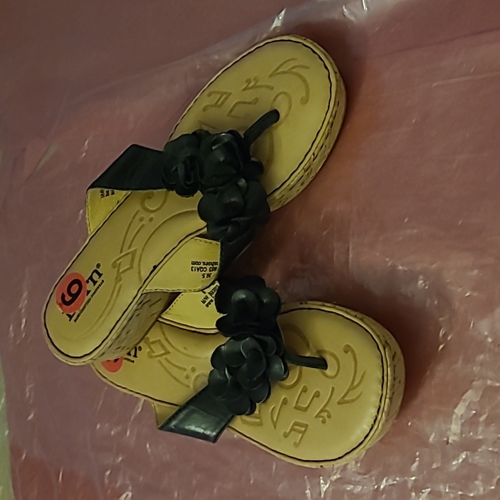 Black Leather Born Flower Flip Flops Thong Sandal - Picture 5 of 5